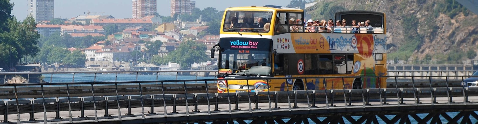 Autobus Turistico Porto Vintage Yellow Bus