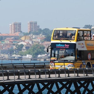 Autobus Turistico Porto Vintage Yellow Bus