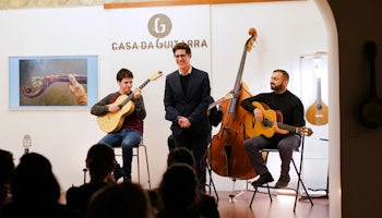 Fado show at Casa da Guitarra